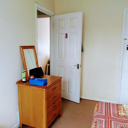 Hornchurch Comfortable Double Bedroom In London מראה חיצוני תמונה