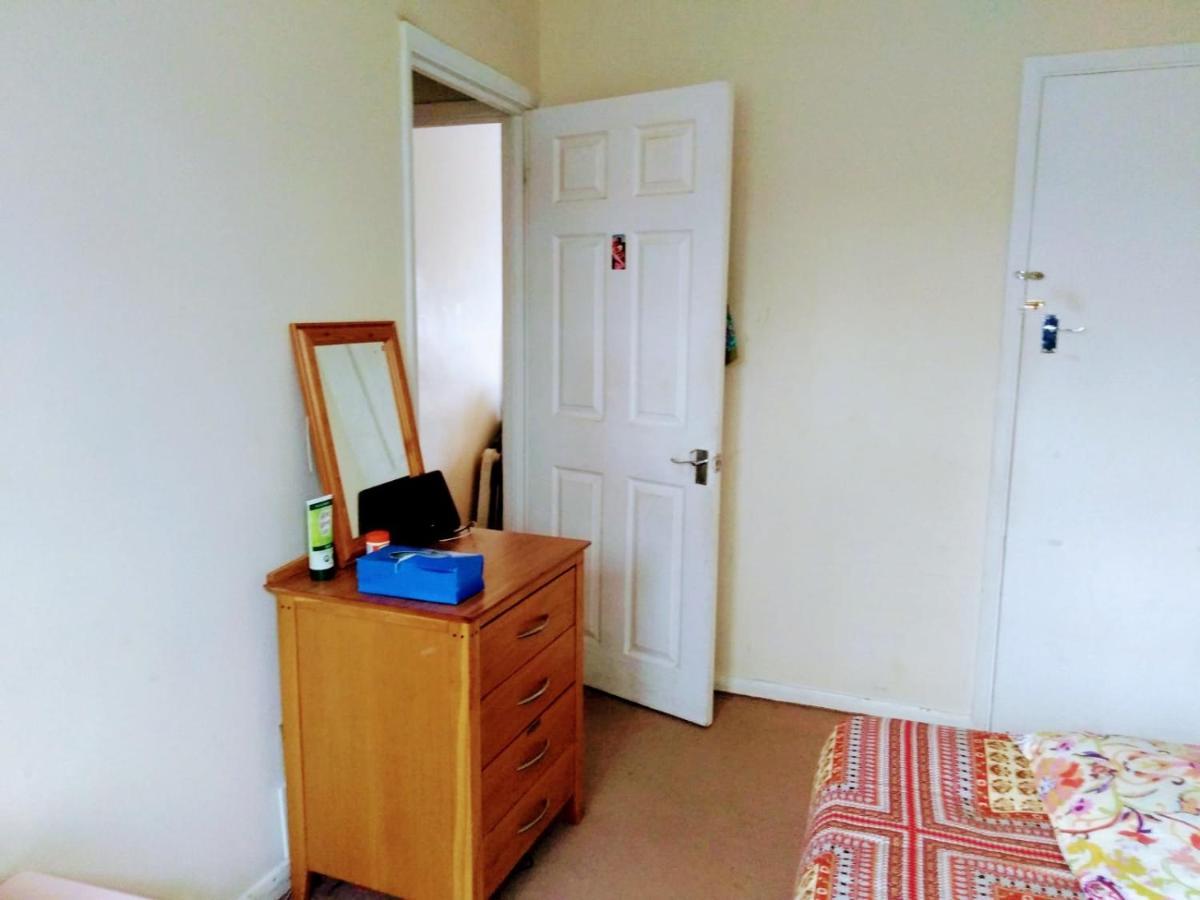Hornchurch Comfortable Double Bedroom In London מראה חיצוני תמונה